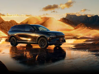 XPENG G9 Black Edition in Seitenansicht