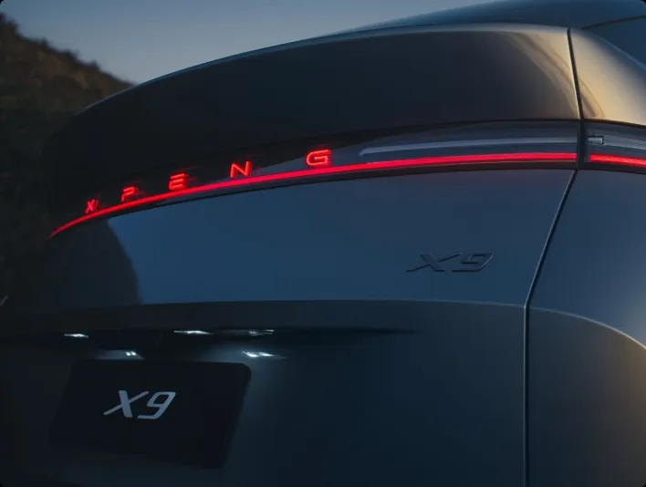 Heckansicht des XPENG X9